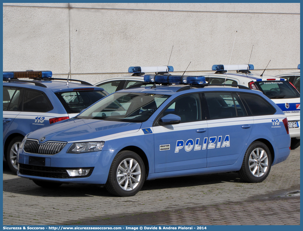 -
Polizia di Stato
Polizia Stradale
Milano Serravalle -
Milano Tangenziali S.p.A.
Skoda Octavia Wagon IV serie
Allestitore Focaccia Group S.r.l.
(I fornitura)
Parole chiave: Polizia di Stato;Polizia Stradale;Milano;Serravalle;Tangenziali;S.p.A.;Autostrada;Skoda;Octavia;Wagon;Focaccia