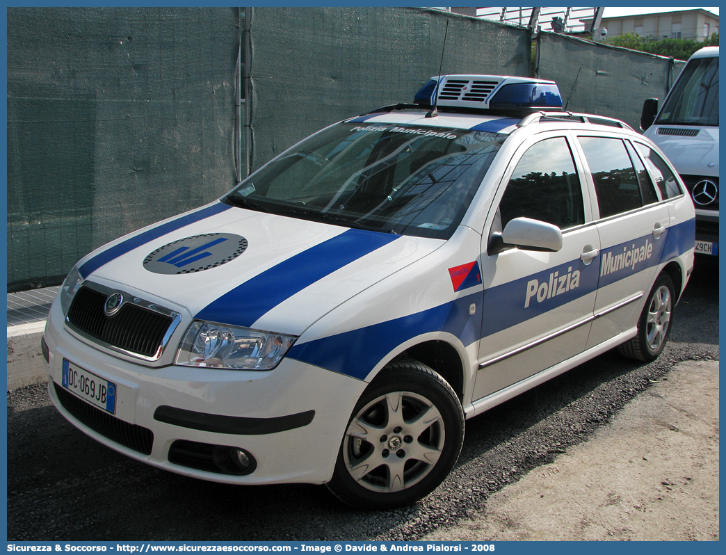 -
Polizia Municipale
Comune di Comacchio
Skoda Fabia Wagon I serie
Parole chiave: Polizia;Locale;Municipale;Comacchio;Skoda;Fabia;Station;Wagon;SW;S.W.