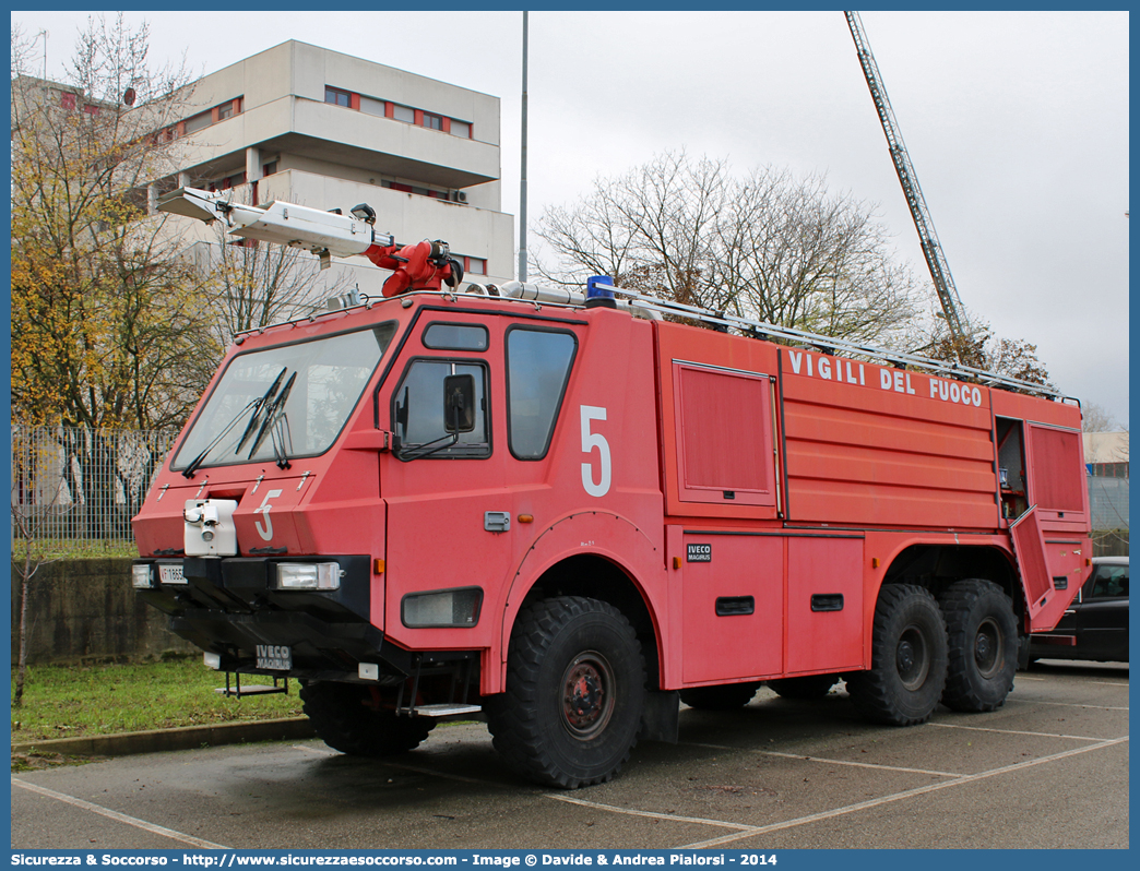 VF 18657
Corpo Nazionale Vigili del Fuoco
Nucleo Aeroportuale
Iveco Magirus Tucano
Parole chiave: Corpo;Nazionale;Vigili del Fuoco;Vigili;Fuoco;Iveco;Magirus;Tucano;Aeroportuale