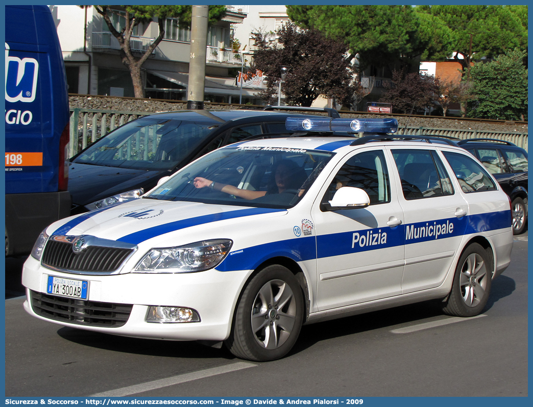 Polizia Locale YA300AB
Polizia Municipale
Comune di Sestola
Skoda Octavia Wagon III serie
Allestitore Bertazzoni S.r.l.
Parole chiave: Polizia;Locale;Municipale;Sestola;Skoda;Octavia;Wagon;Bertazzoni;YA300AB;YA 300 AB