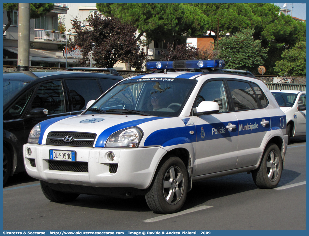 -
Polizia Municipale
Comune di Bondeno
Hyundai Tucson I serie
Allestitore Focaccia Group S.r.l.
Parole chiave: Polizia;Municipale;Locale;Bondeno;Hyundai;Tucson;Focaccia