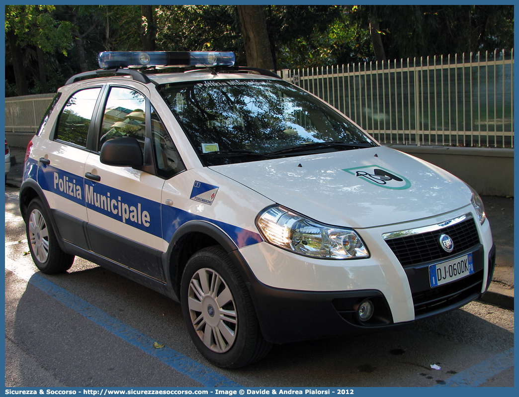 -
Polizia Municipale
Comune di Fossombrone
Fiat Sedici I serie
Allestitore Ciabilli S.r.l.
Parole chiave: Polizia;Locale;Municipale;Fossombrone;Fiat;Sedici;Ciabilli