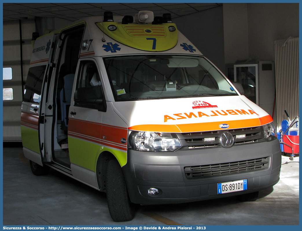 7
SUEM 118 Bassano Asiago
Azienda ULSS 7 - Pedemontana
Volkswagen Transporter T5 restyling
Allestitore Aricar S.p.A.
Parole chiave: 118;SUEM;S.U.E.M.;Bassano;Asiago;Vicenza;Ambulanza;Volkswagen;Transporter;T5;Aricar