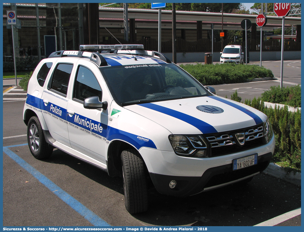 Polizia Locale YA602AF
Polizia Municipale
Unione Montana Appennino Reggiano
Dacia Duster I serie restyling
Allestitore Bertazzoni S.r.l.
Parole chiave: Polizia;Locale;Municipale;Appennino Reggiano;Castelnovo ne’ Monti;Castelnovo ne Monti;Carpineti;Casina;Toano;Vetto;Ventasso;Villa Minozzo;Dacia;Duster;Bertazzoni;YA602AF;YA 602 AF