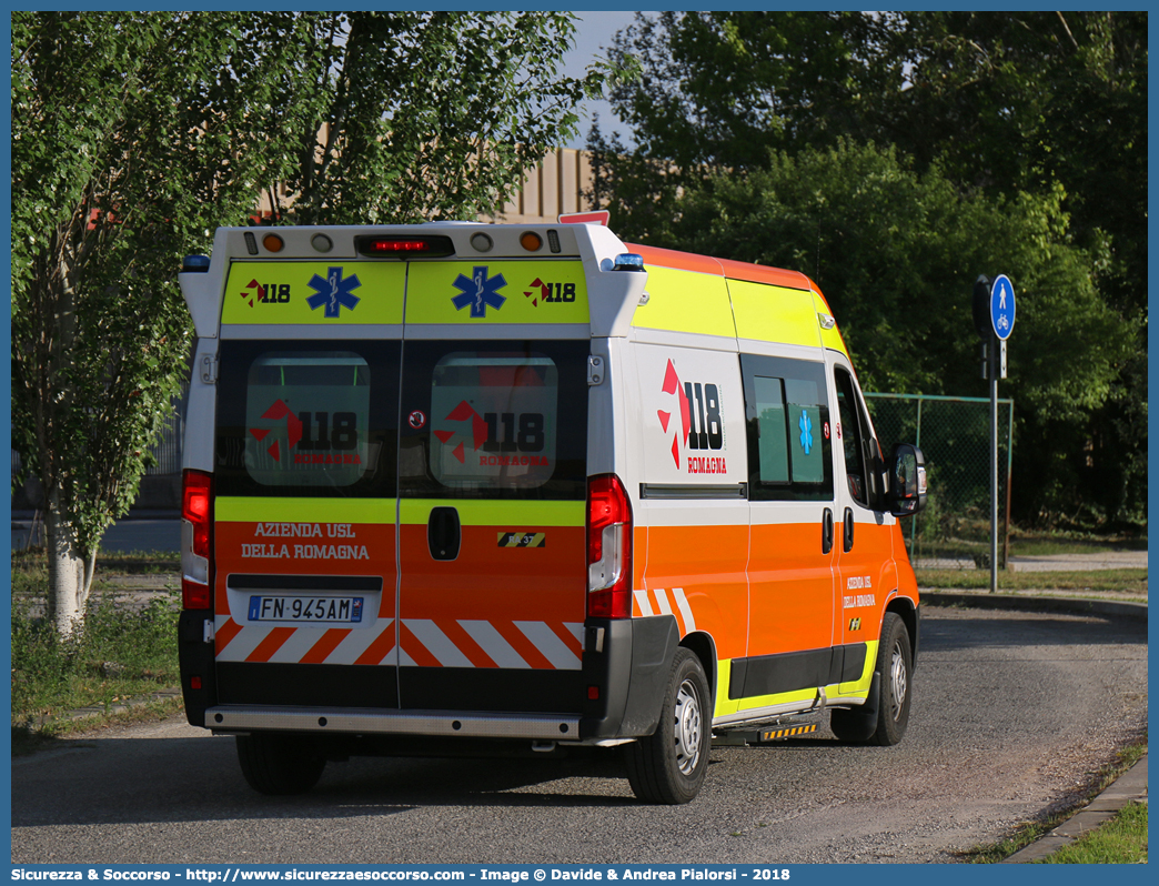 RA 37
118 Romagna Soccorso
Ambito Territoriale di Ravenna
Fiat Ducato III serie restyling
Allestitore Safety Car S.r.l.
Parole chiave: 118;Romagna;Ravenna;Soccorso;Ambulanza;Autoambulanza;Fiat;Ducato;X290;X 290;Boneschi;Savio;Safety Car