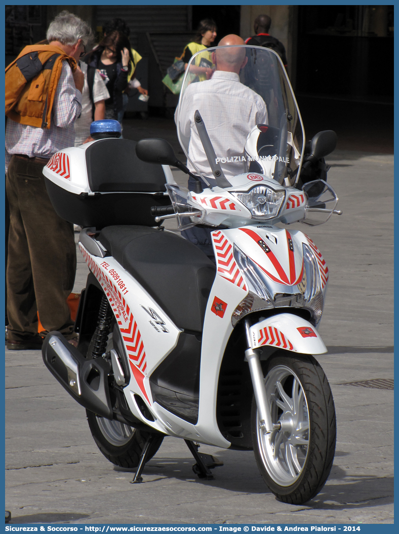 Polizia Locale YA01012
Comune di Pisa
Polizia Municipale
Honda SH125i VI serie
Parole chiave: Polizia;Locale;Municipale;Pisa;Honda;SH125i;SH;125;i;SH125;125i;YA01012;YA 01012