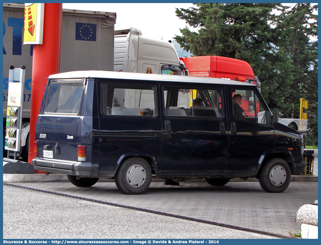 CC 759CR
Arma dei Carabinieri
Fiat Ducato I serie restyling
Parole chiave: CC;C.C.;dei;Arma;Carabinieri;Bus;Minibus;Fiat;Ducato;759CR