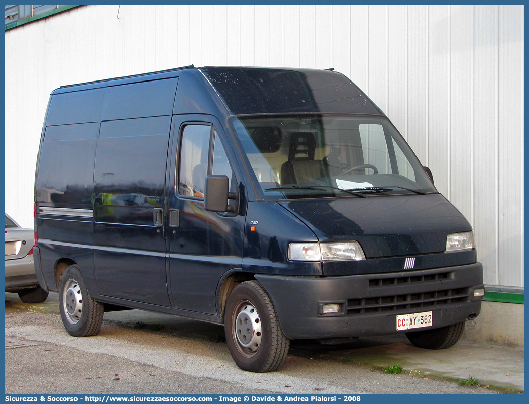 CC AY362
Arma dei Carabinieri
Fiat Ducato II serie
Parole chiave: CC;C.C.;Arma;dei;Carabinieri;Fiat;Ducato