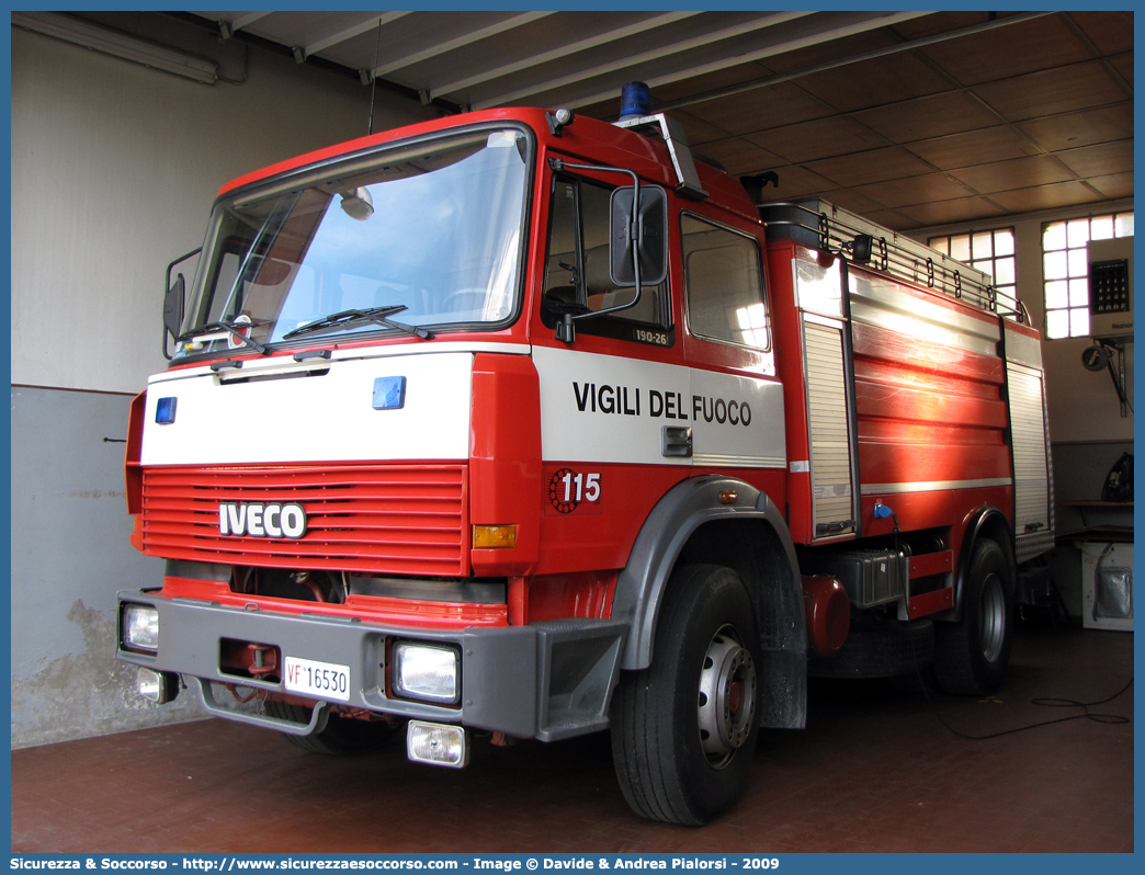 VF 16530
Corpo Nazionale Vigili del Fuoco
Iveco 190-26
Allestitore Baribbi S.p.A.
(variante)
Parole chiave: Corpo;Nazionale;Vigili del Fuoco;Vigili;Fuoco;ABP;A.B.P.;AutoBottePompa;AutoBotte;Fiat;Iveco;190-26;190 - 26;Baribbi