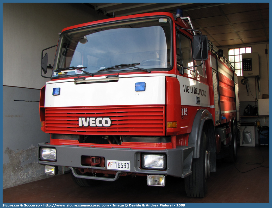 VF 16530
Corpo Nazionale Vigili del Fuoco
Iveco 190-26
Allestitore Baribbi S.p.A.
(variante)
Parole chiave: Corpo;Nazionale;Vigili del Fuoco;Vigili;Fuoco;ABP;A.B.P.;AutoBottePompa;AutoBotte;Fiat;Iveco;190-26;190 - 26;Baribbi