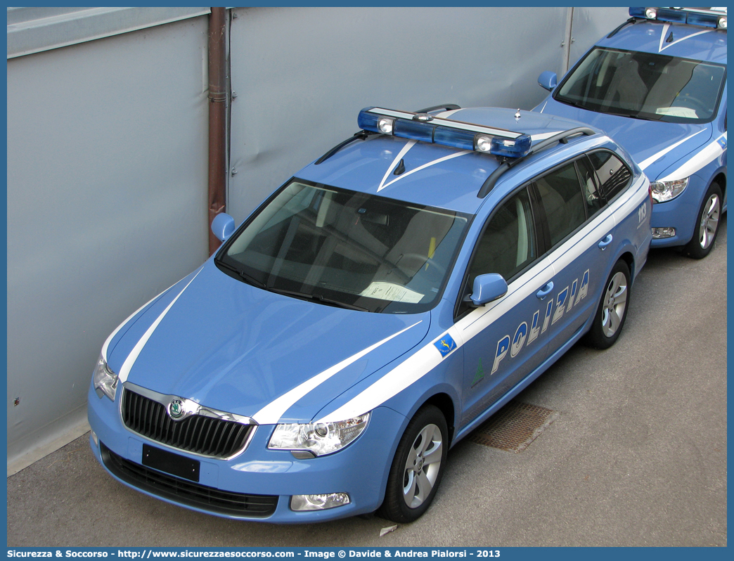 -
Polizia di Stato
Polizia Stradale
Autovie Venete S.p.A.
Skoda Superb Wagon II serie
Allestitore Focaccia Group S.r.l.
Parole chiave: Polizia di Stato;Polizia Stradale;Autovie Venete S.p.A.;Autovie;Skoda;Superb;Wagon;Focaccia