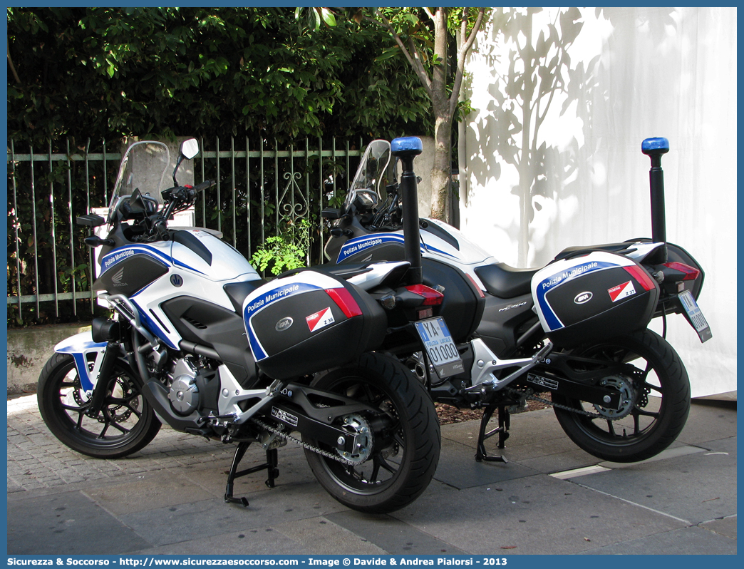 Polizia Locale YA01000
Polizia Municipale
Comune di Rimini
Honda NC700X
Allestitore Bertazzoni S.r.l.
Parole chiave: Polizia;Locale;Municipale;Rimini;Honda;NC700X;NC 700 X;NC700 X;NC 700X;YA01000;YA 01000;Bertazzoni