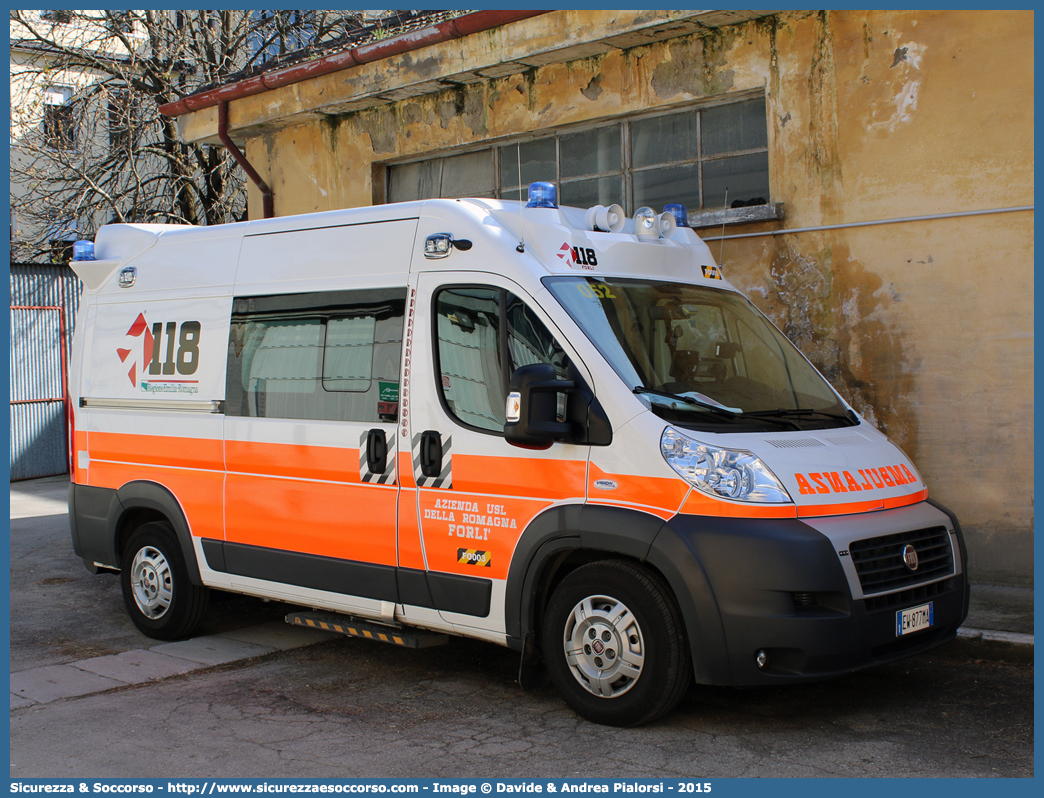 FO 03
118 Romagna Soccorso
Ambito Territoriale di Forlì
Fiat Ducato III serie
Allestitore Vision S.r.l.
Parole chiave: 118;Romagna;Forlì;Forli;Soccorso;Ambulanza;Autoambulanza;Fiat;Ducato;X250;X 250;Vision