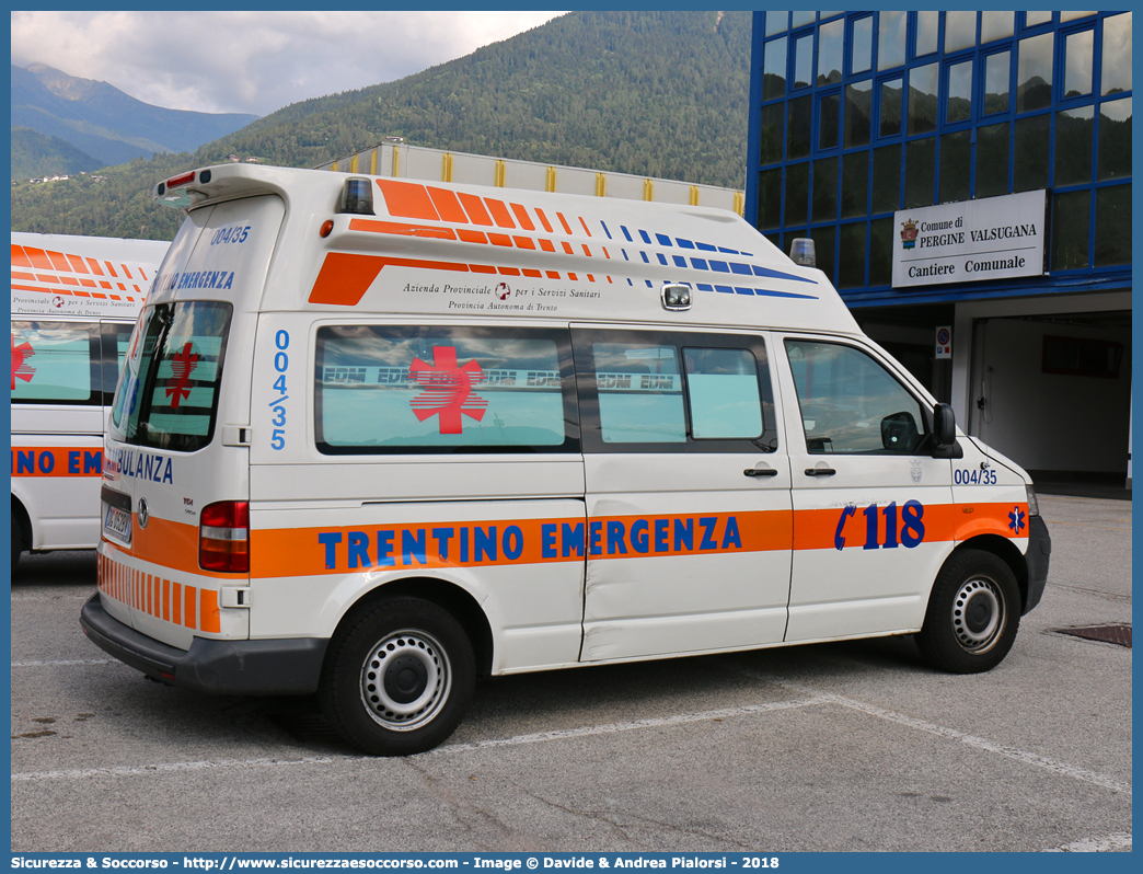 004-35
118 Trentino Emergenza
Volkswagen Transporter T5
Allestitore EDM S.r.l.
Parole chiave: 118;Trento;Trentino;Emergenza;Ambulanza;Autoambulanza;Volkswagen;Transporter;T5;T 5;EDM