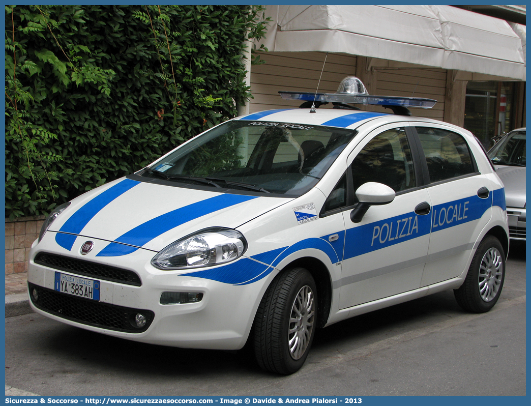 Polizia Locale YA383AH
Polizia Locale
Comune di Albissola Marina
Fiat Punto IV serie
Allestitore Ciabilli S.r.l.
Parole chiave: Polizia;Locale;Municipale;Albissola Marina;Fiat;Punto;Ciabilli;YA383AH;YA 383 AH