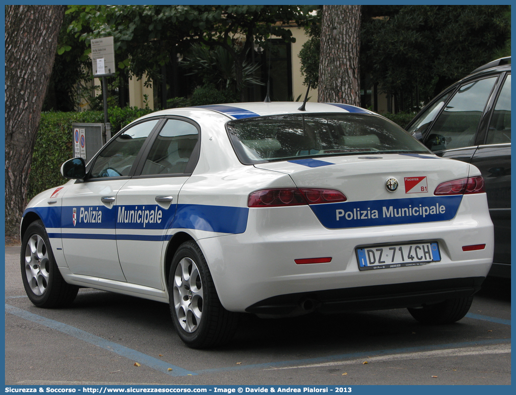 -
Polizia Municipale
Comune di Piacenza
Alfa Romeo 159
Allestitore Focaccia Group S.r.l.
Parole chiave: Polizia;Locale;Municipale;Piacenza;Alfa Romeo;159;Focaccia