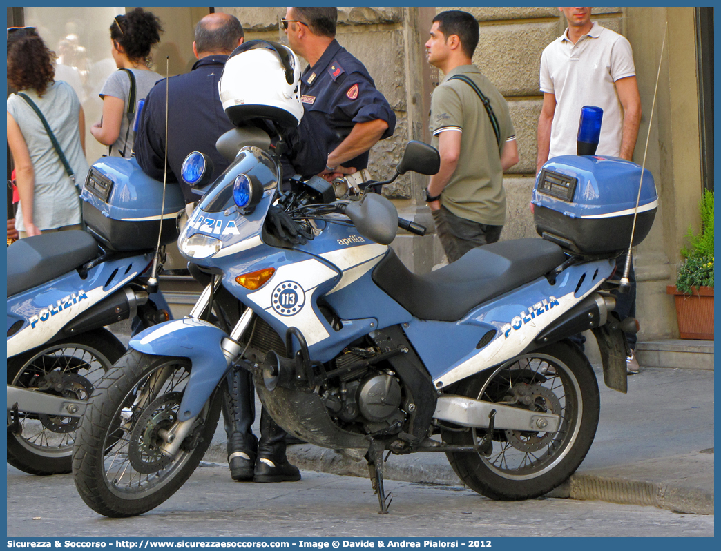 Polizia G1289
Polizia di Stato
Squadra Volante
Aprilia Pegaso 650 II serie
Parole chiave: PS;P.S.;Polizia;di;Stato;Polizia;Pubblica;Sicurezza;Aprilia;Pegaso;650