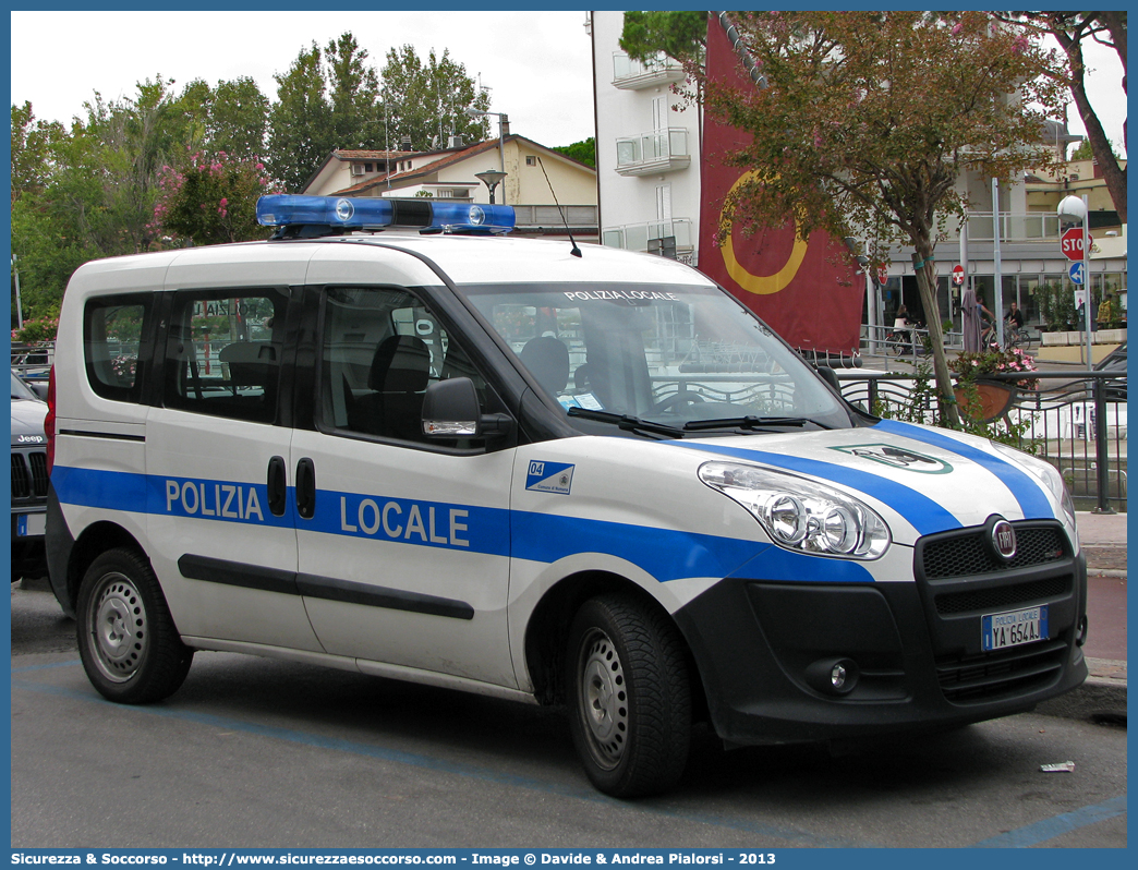 Polizia Locale YA654AJ
Polizia Municipale
Comune di Numana
Fiat Doblò II serie
Allestitore Focaccia Group S.r.l.
Parole chiave: Polizia;Locale;Municipale;Numana;Fiat;Doblò;Doblo;YA654AJ;YA 654 AJ;Focaccia