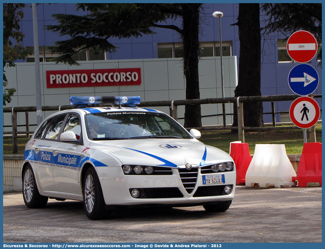 Polizia Locale YA624AJ
Polizia Municipale
Comune di Forlì
Alfa Romeo 159 Sportwagon
Allestitore Focaccia Group S.r.l.
Parole chiave: Polizia;Locale;Municipale;Forlì;Forli;Alfa Romeo;159;Sportwagon;Sport Wagon;Focaccia;YA624AJ;YA 624 AJ