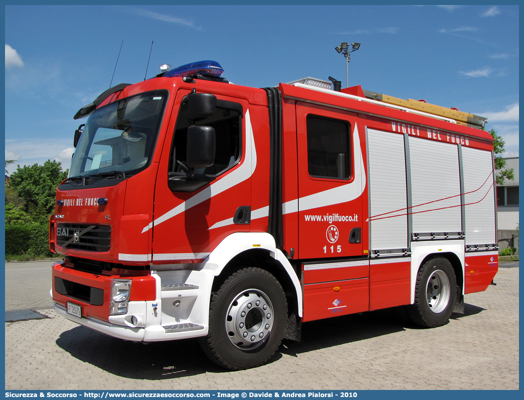 VF 25679
Corpo Nazionale Vigili del Fuoco
Volvo FL280/FL290 III serie
Allestitore BAI S.r.l.
Parole chiave: VVF;V.V.F.;Corpo;Nazionale;Vigili;del;Fuoco;APS;A.P.S.;AutoPompaSerbatoio;AutoPompa;Volvo;FL;280;290;FL280;FL290;BAI