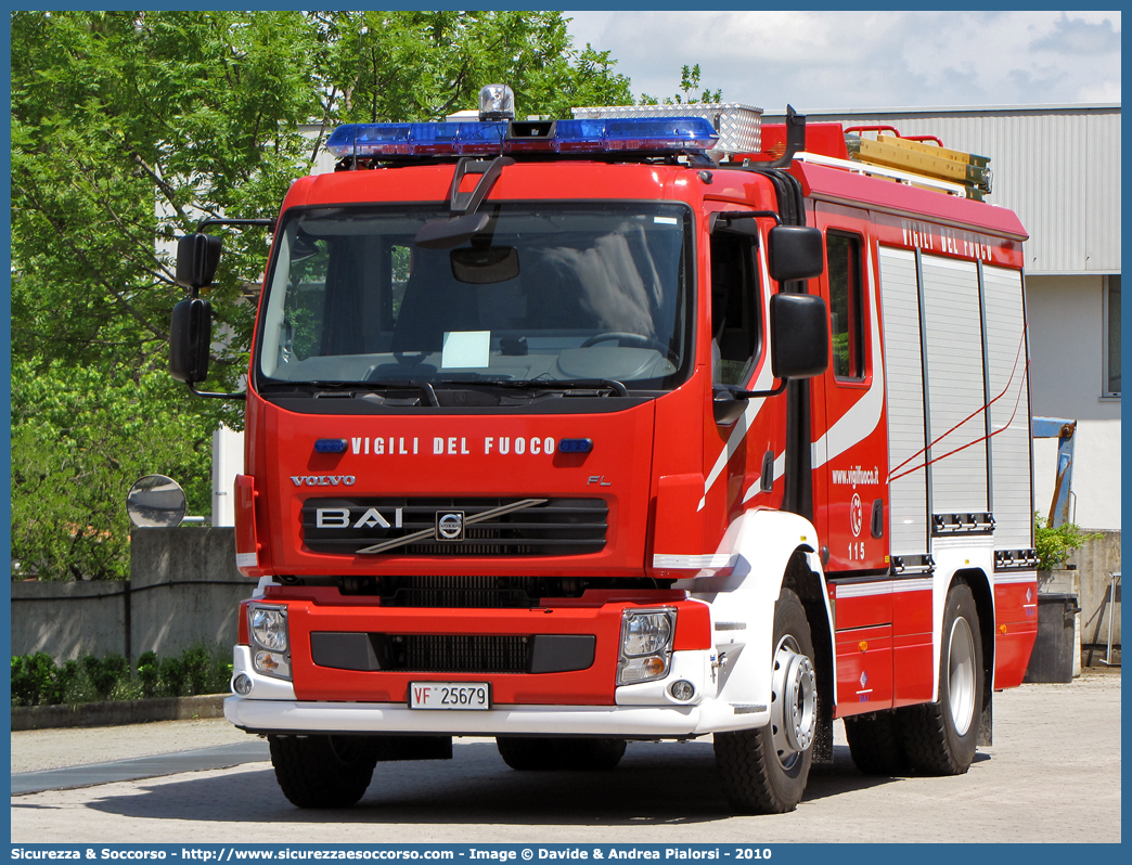 VF 25679
Corpo Nazionale Vigili del Fuoco
Volvo FL280/FL290 III serie
Allestitore BAI S.r.l.
Parole chiave: VVF;V.V.F.;Corpo;Nazionale;Vigili;del;Fuoco;APS;A.P.S.;AutoPompaSerbatoio;AutoPompa;Volvo;FL;280;290;FL280;FL290;BAI