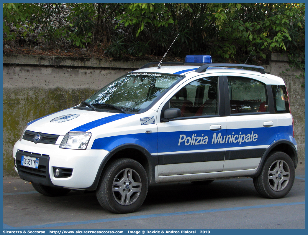 -
Polizia Municipale
Unione Comuni della Valconca
Fiat Nuova Panda 4x4 I serie
Parole chiave: Polizia;Locale;Municipale;Valconca;Val Conca;Gemmano;Mondaino;Montecolombo;Montefiore Conca;Montegridolfo;Montescudo;Morciano di Romagna;Saludecio;San Clemente;Fiat;Nuova Panda;4x4