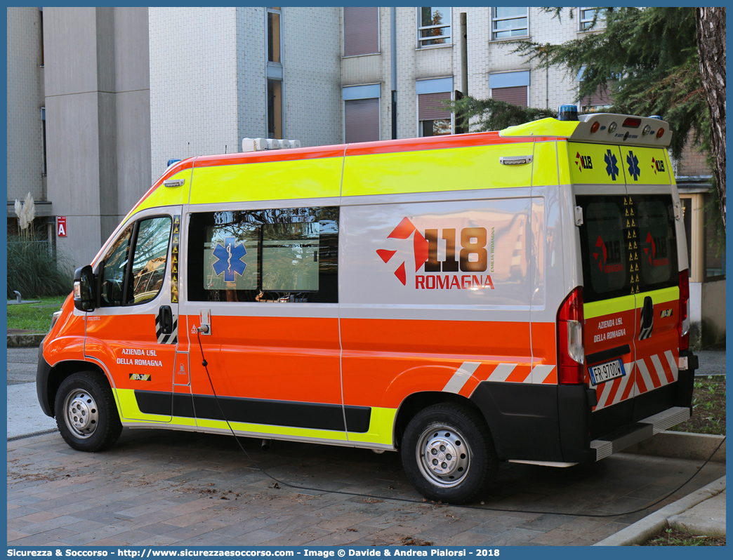 RA 38
118 Romagna Soccorso
Ambito Territoriale di Ravenna
Fiat Ducato III serie restyling
Allestitore Safety Car S.r.l.
Parole chiave: 118;Romagna;Ravenna;Soccorso;Ambulanza;Autoambulanza;Fiat;Ducato;X290;X 290;Orion;Safety Car