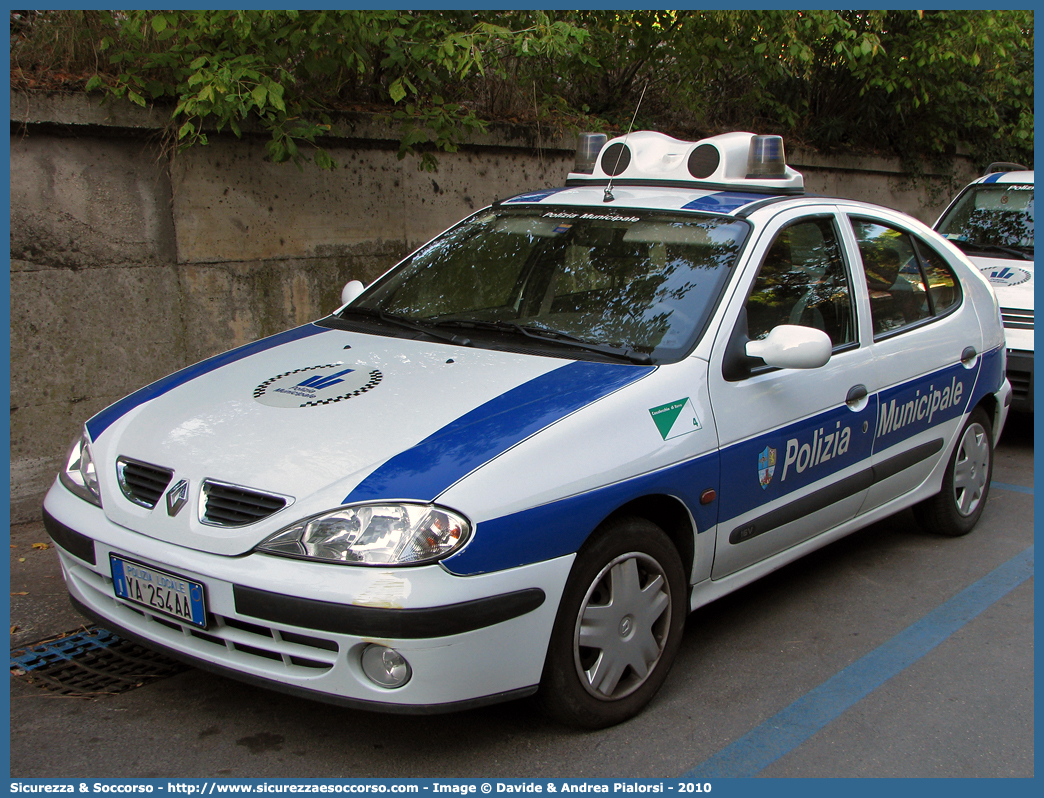 Polizia Locale YA254AA
Polizia Municipale
Comune di Casalecchio di Reno
Renault Megane II serie
Parole chiave: Polizia;Locale;Municipale;Casalecchio di Reno;Renault;Megane;YA254AA;YA 254 AA