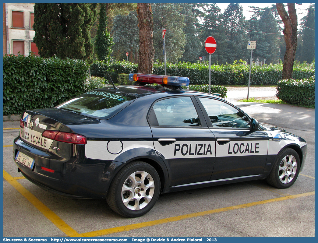 Polizia Locale YA865AA
Polizia Locale
Consorzio Nord Est Vicentino
Alfa Romeo 159
Allestitore Ciabilli S.r.l.
Parole chiave: Municipale;NEVI;Thiene;Chiuppano;Dueville;Caltrano;Sandrigo;Sarcedo;Lusiana;Zanè;Zugliano;Schiavon;Fara Vicentino;Calvene;Lugo di Vicenza;Bolzano Vicentino;Bressanvido;Villaverla;Carrè;Montecchio Precalcino;Monticello Conte Otto;Alfa Romeo;159;YA 865 AA