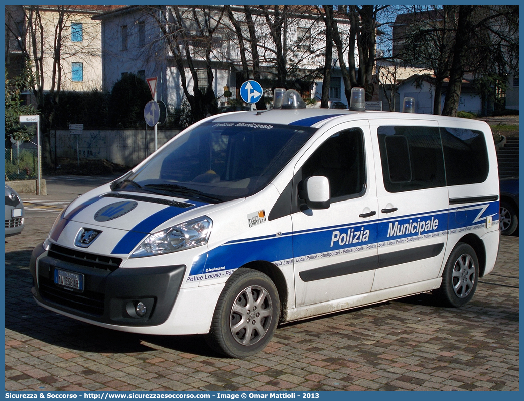 Polizia Locale YA338AB
Polizia Municipale
Unione Terre di Castelli
Peugeot Expert Tepee III serie
Allestitore Bertazzoni S.r.l.
(variante)
Parole chiave: Polizia;Locale;Municipale;Terre di Castelli;Castelnuovo Rangone;Spilamberto;Savignano sul Panaro;Vignola;Castelvetro di Modena;Marano sul Panaro;Guiglia;Zocca;Peugeot;Expert;Tepee;YA338AB;YA 338 AB;Bertazzoni