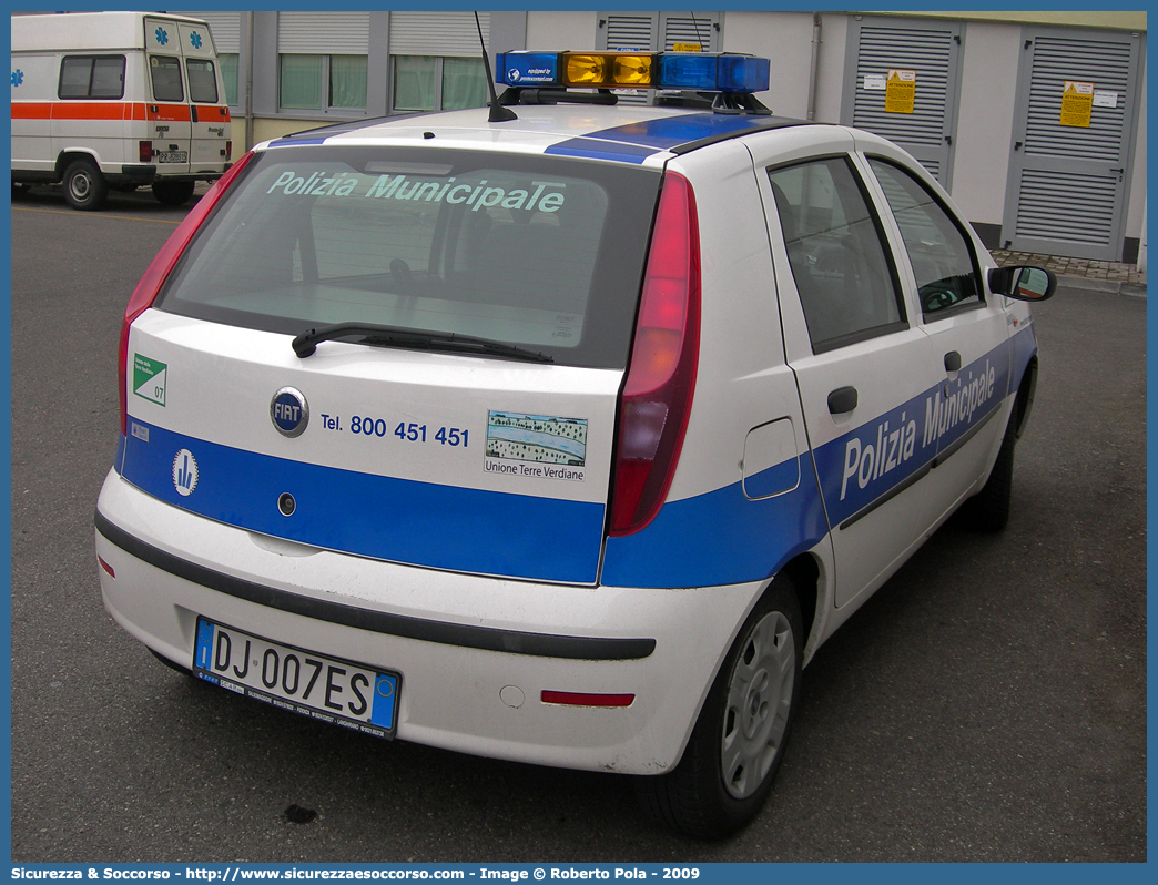 -
Polizia Municipale
Corpo Unico delle Terre Verdiane
Fiat Punto Classic
Allestitore Projet Service S.r.l.
Parole chiave: Polizia;Locale;Municipale;Terre Verdiane;Busseto;Fidenza;Fontanellato;Fontevivo;Roccabianca;Salsomaggiore Terme;San Secondo Parmense;Soragna;Trecasali;Fiat;Punto;Classic;Projet Service