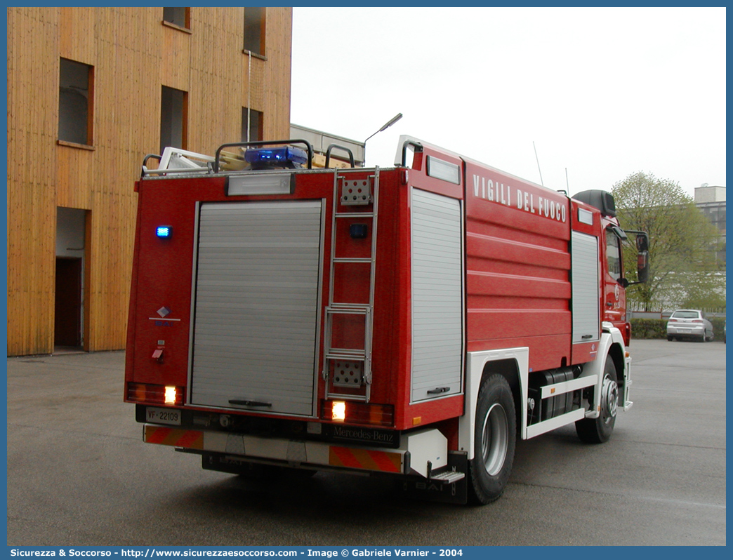 VF 22109
Corpo Nazionale Vigili del Fuoco
Mercedes Benz Atego 1828 I serie restyling
Allestitore BAI S.r.l.
Parole chiave: Corpo;Nazionale;Vigili del Fuoco;Vigili;Fuoco;ABP;A.B.P.;AutoBottePompa;AutoBotte;Mercedes Benz;Atego;1828;BAI;B.A.I.;22109