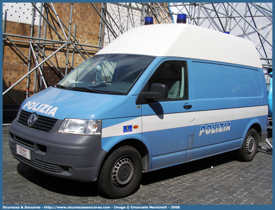 Polizia F5585
Polizia di Stato
Polizia Stradale
Volkswagen Transporter T5
Allestitore Everlux
Parole chiave: Polizia;Stato;Polizia di Stato;Stradale;Volkswagen;Transporter;T5;Everlux;F5585;F 5585