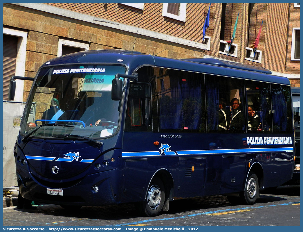 Polizia Penitenziaria 671AE
Polizia Penitenziaria
Iveco Irisbus Proxys
Parole chiave: PP;P.P.;Pol.Pen.;PolPen;AdiC;A.diC.;Agenti;di;Custodia;Polizia;Penitenziaria;Nucleo;Traduzioni;Piantonamenti;Iveco;Irisbus;Proxys