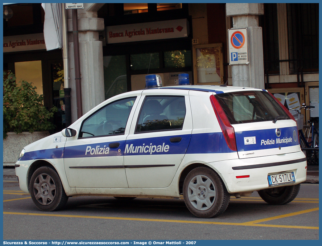 -
Polizia Municipale
Servizio Associato Bassa Reggiana
Fiat Punto III serie
(variante)
Parole chiave: Polizia;Locale;Municipale;Bassa Reggiana;Bagnolo in Piano;Gualtieri;Luzzara;Novellara;Reggiolo;Fiat;Punto