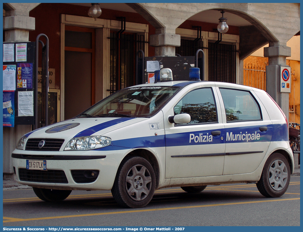 -
Polizia Municipale
Servizio Associato Bassa Reggiana
Fiat Punto III serie
(variante)
Parole chiave: Polizia;Locale;Municipale;Bassa Reggiana;Bagnolo in Piano;Gualtieri;Luzzara;Novellara;Reggiolo;Fiat;Punto