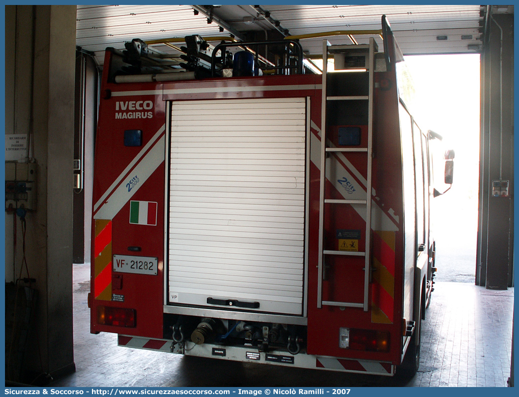 VF 21282
Corpo Nazionale Vigili del Fuoco
Iveco Magirus City2000
100E21 I serie
Parole chiave: VVF;V.V.F.;Corpo;Nazionale;Vigili;del;Fuoco;AutoPompaSerbatoio;APS;A.P.S.;Iveco;Magirus;EuroFire;100E21;City2000;City;2000