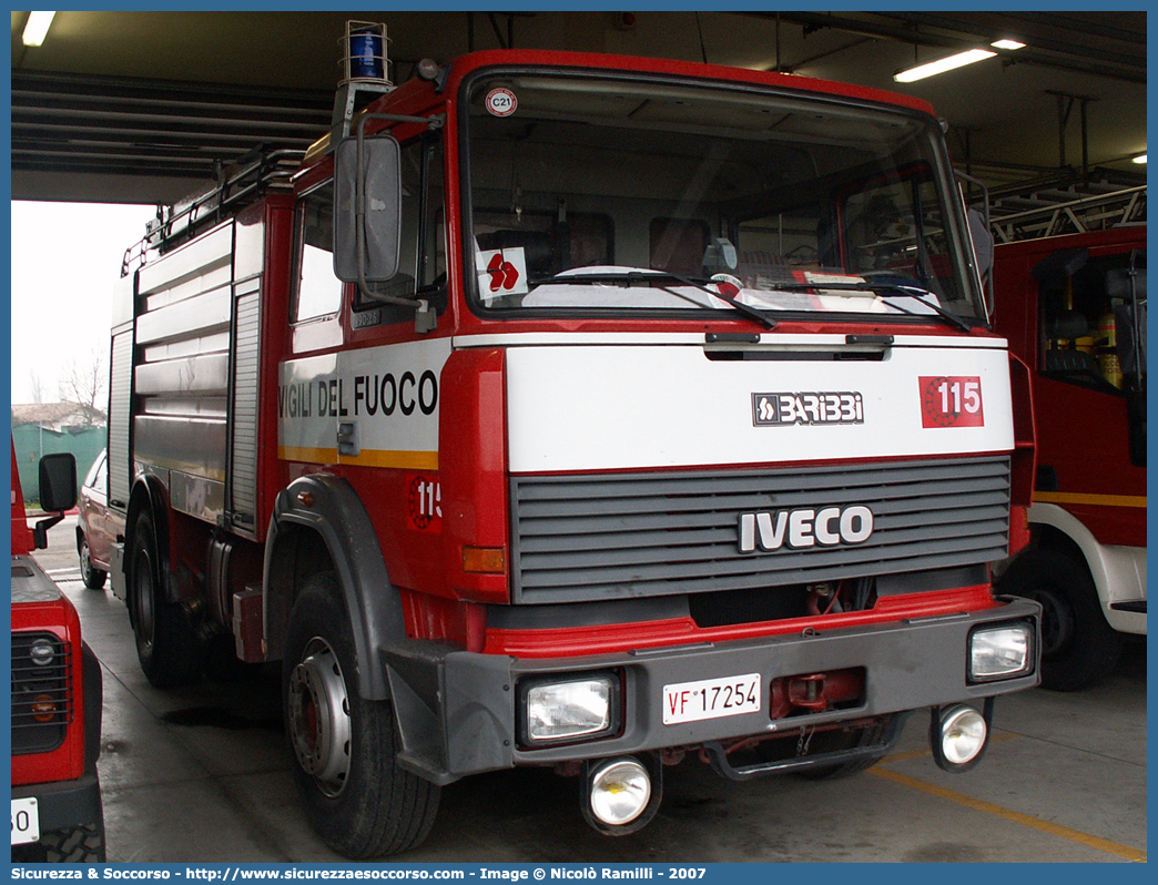 VF 17254
Corpo Nazionale Vigili del Fuoco
Iveco 190-26
Allestitore Baribbi S.p.A.
Parole chiave: VVF;V.V.F.;Corpo;Nazionale;Vigili;del;Fuoco;ABP;A.B.P.;AutoBottePompa;AutoBotte;Fiat;Iveco;190-26;190 - 26;Baribbi;Maritan