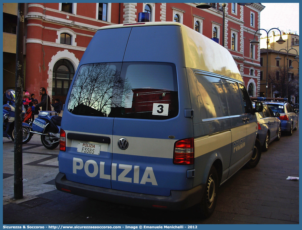 Polizia F5585
Polizia di Stato
Polizia Stradale
Volkswagen Transporter T5
Allestitore Everlux
Parole chiave: Polizia;Stato;Polizia di Stato;Stradale;Volkswagen;Transporter;T5;Everlux;F5585;F 5585