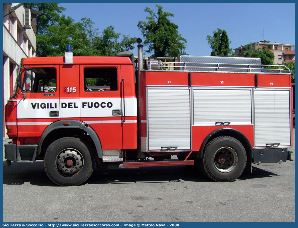 VF 15779
Corpo Nazionale Vigili del Fuoco
Iveco 190-26
Allestitore Baribbi S.p.A.
Parole chiave: VVF;V.V.F.;Corpo;Nazionale;Vigili;del;Fuoco;AutoPompaSerbatoio;APS;A.P.S.;Iveco;190;26;190-26;Baribbi