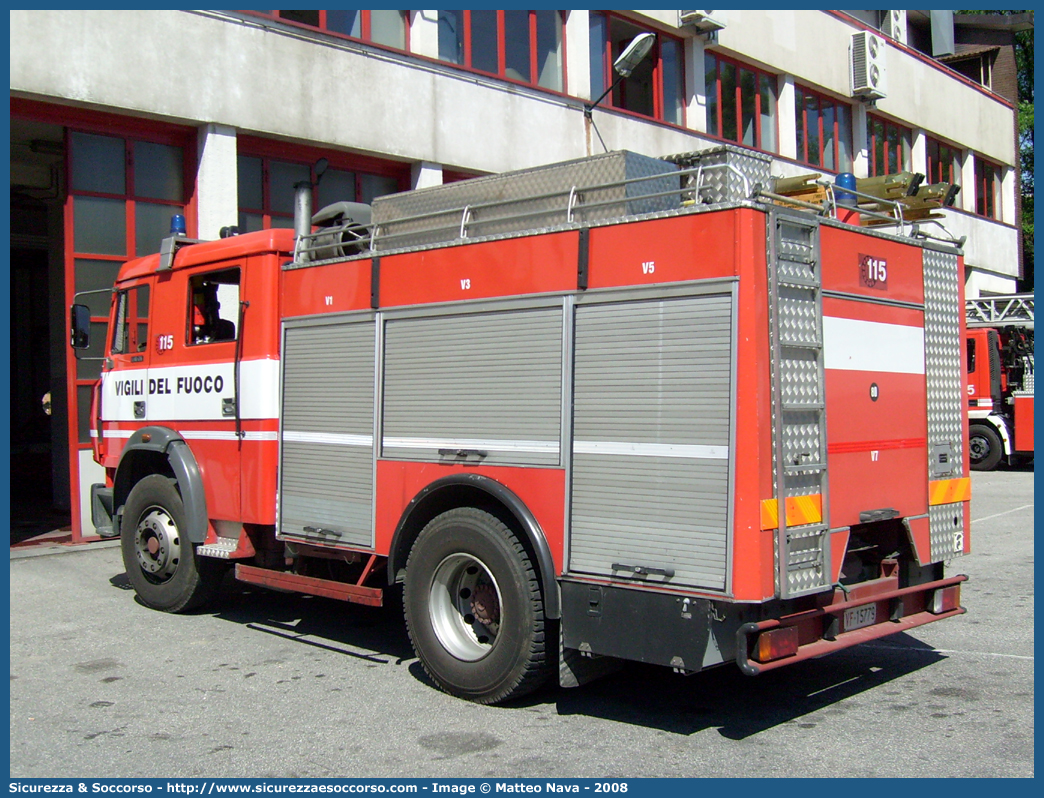 VF 15779
Corpo Nazionale Vigili del Fuoco
Iveco 190-26
Allestitore Baribbi S.p.A.
Parole chiave: VVF;V.V.F.;Corpo;Nazionale;Vigili;del;Fuoco;AutoPompaSerbatoio;APS;A.P.S.;Iveco;190;26;190-26;Baribbi