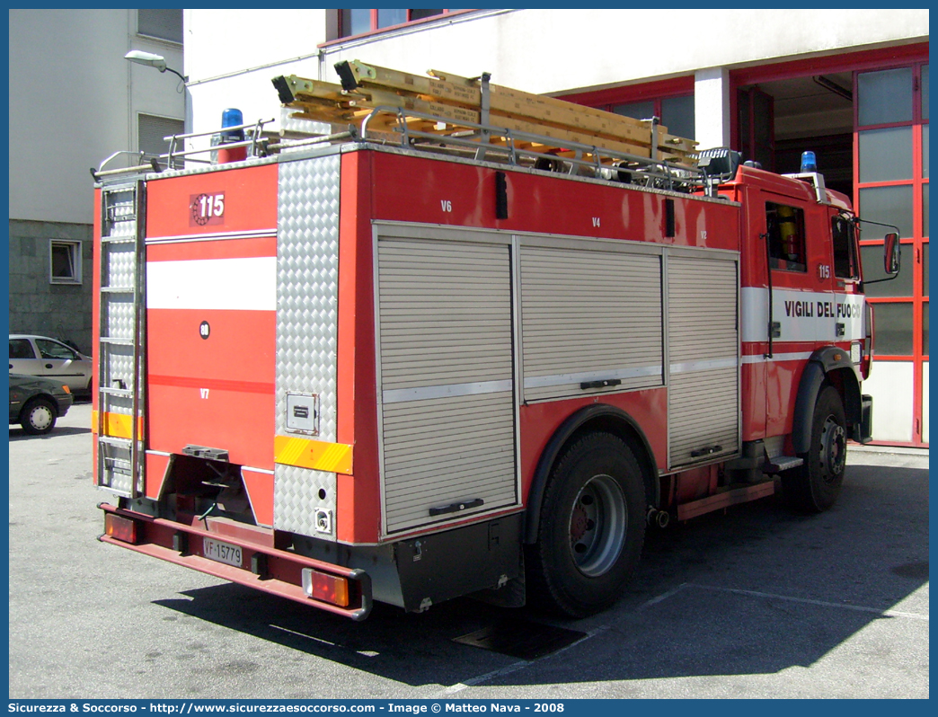 VF 15779
Corpo Nazionale Vigili del Fuoco
Iveco 190-26
Allestitore Baribbi S.p.A.
Parole chiave: VVF;V.V.F.;Corpo;Nazionale;Vigili;del;Fuoco;AutoPompaSerbatoio;APS;A.P.S.;Iveco;190;26;190-26;Baribbi