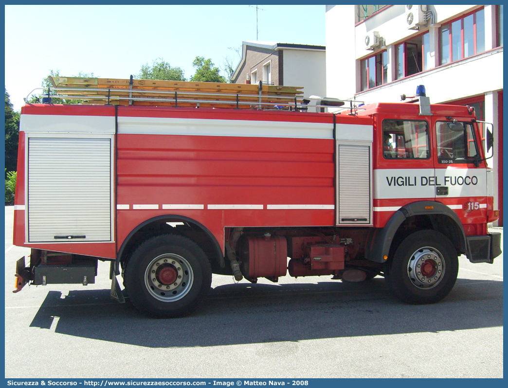 VF 16990
Corpo Nazionale Vigili del Fuoco
Iveco 190-26
Allestitore Baribbi S.p.A.
Parole chiave: VVF;V.V.F.;Corpo;Nazionale;Vigili;del;Fuoco;ABP;A.B.P.;AutoBottePompa;AutoBotte;Fiat;Iveco;190-26;190 - 26;Baribbi