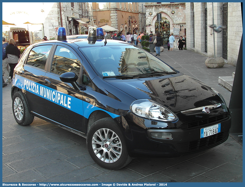 Polizia Locale YA718AD
Polizia Municipale
Comune di Assisi
Fiat Punto Evo
Parole chiave: Polizia;Locale;Municipale;Assisi;Fiat;Punto Evo;YA718AD