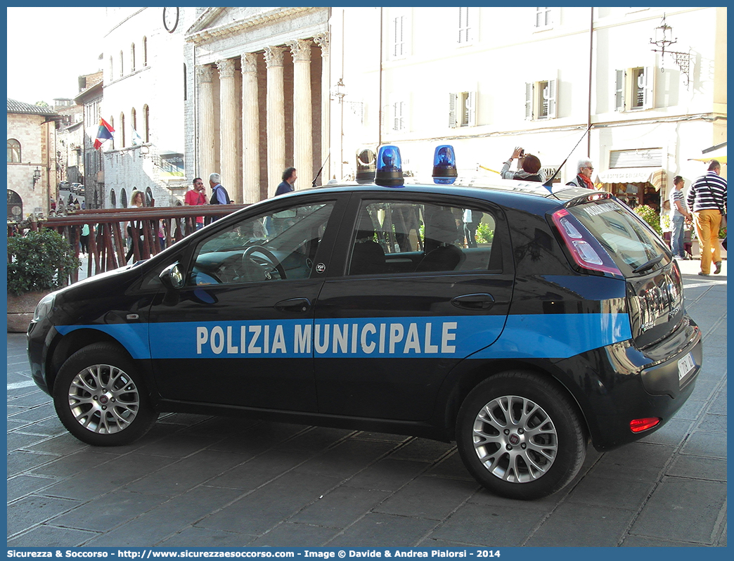 Polizia Locale YA718AD
Polizia Municipale
Comune di Assisi
Fiat Punto Evo
Parole chiave: Polizia;Locale;Municipale;Assisi;Fiat;Punto Evo;YA718AD