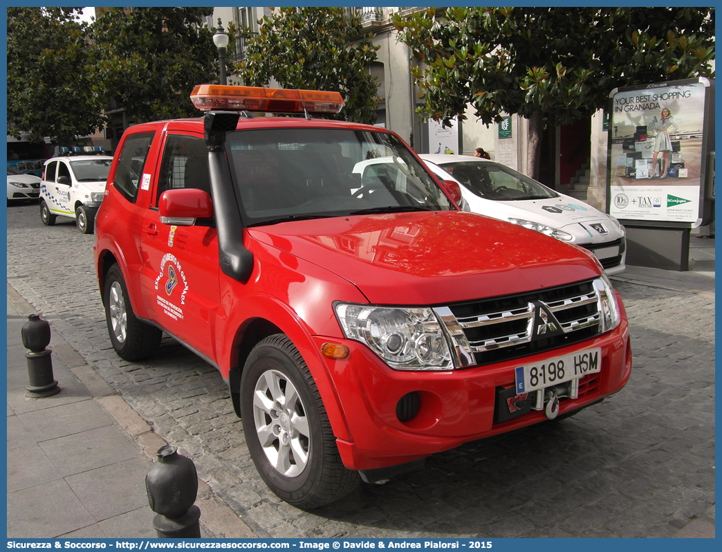 UMC-1
Reino de España
Servicio de Prevención,
Extinción de Incendios y Salvamentos
Ayuntamiento de Granada
Mitsubishi Pajero SWB IV generation
Parole chiave: Regno di Spagna;Spagna;Espana;España;Reino de España;Servicio;Prevencion;Extincion;Incendios;Salvamentos;Ayuntamiento;SPEIS;S.P.E.I.S.;Bomberos;Granada;Mitsubishi;Pajero;SWB