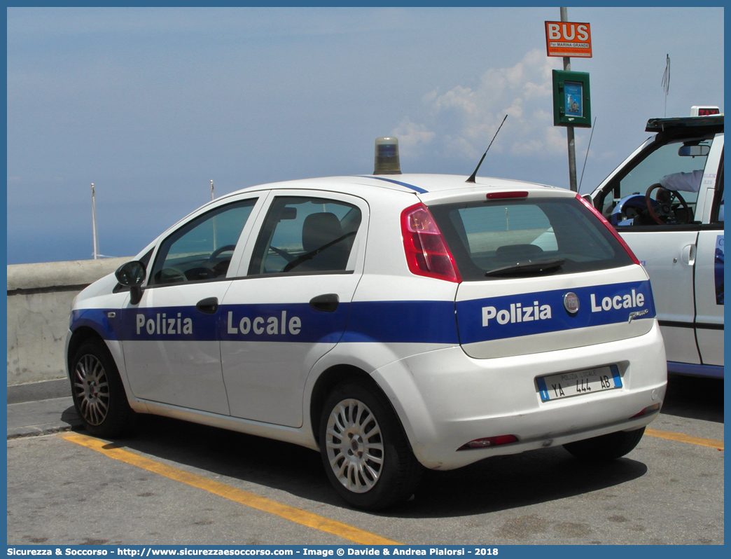 Polizia Locale YA444AB
Polizia Locale
Comune di Capri
Fiat Grande Punto
Parole chiave: Polizia;Locale;Municipale;Capri;Fiat;Grande Punto;YA444AB;YA 444 AB