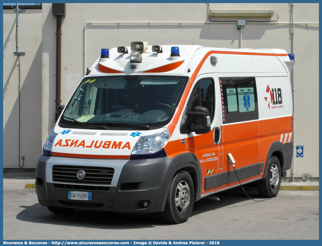 RA 12
118 Romagna Soccorso
Ambito Territoriale di Ravenna
Fiat Ducato III serie
Allestitore Aricar S.p.A.
(variante)
Parole chiave: 118;Romagna;Ravenna;Soccorso;Ambulanza;Autoambulanza;Fiat;Ducato;X250;X 250;Aricar