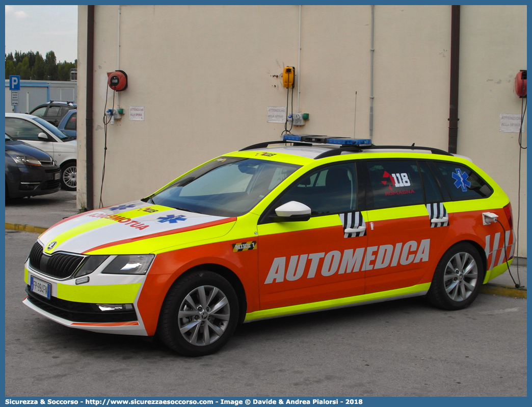 MIKE 01
118 Romagna Soccorso
Ambito Territoriale di Ravenna
Skoda Octavia Wagon 4x4 V serie
Allestitore Safety Car S.r.l.
Parole chiave: 118;Romagna;Ravenna;Soccorso;Automedica;Automedicalizzata;Auto Medica;Auto Medicalizzata;Skoda;Octavia;SW;S.W.;Station;Wagon;4x4;4 x 4;Safety Car