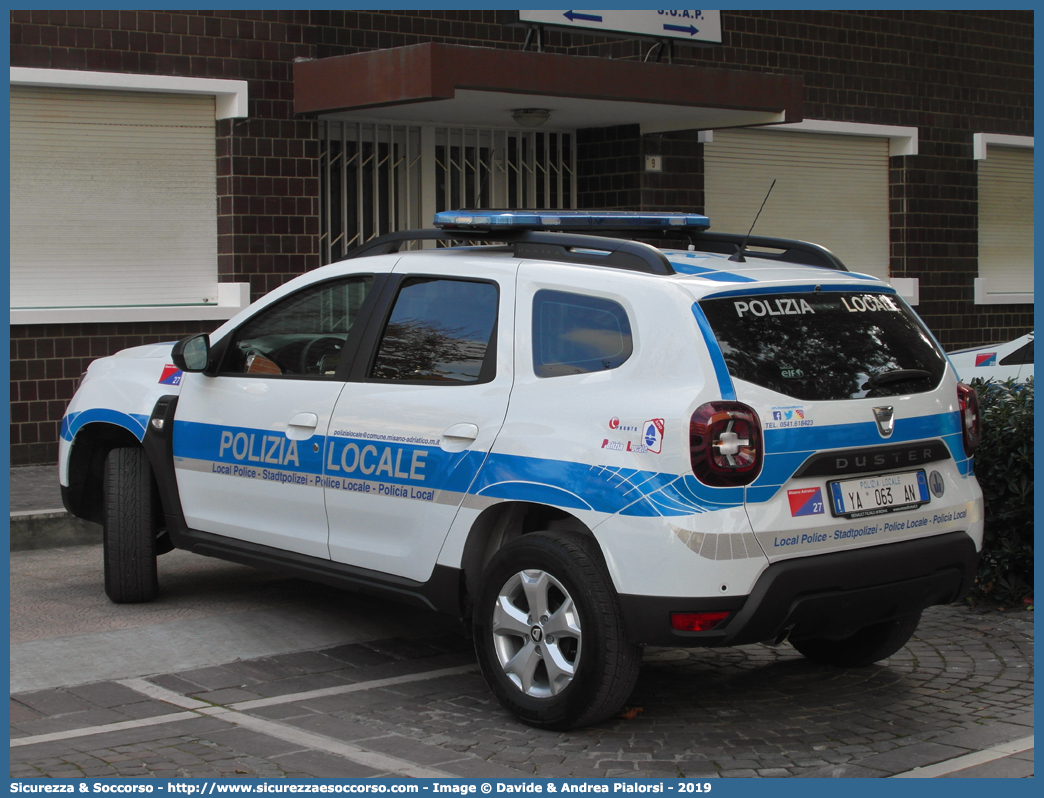 Polizia Locale YA063AN
Polizia Locale
Comune di Misano Adriatico
Dacia Duster II serie
Allestitore Ciabilli S.r.l.
Parole chiave: Polizia;Municipale;Locale;Misano Adriatico;Dacia;Duster;Ciabilli;YA063AN;YA 063 AN